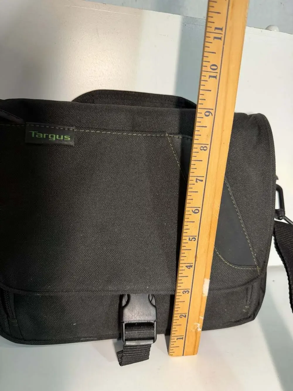 Targus Spruce Mini Messenger Tablet and Netbook Bag